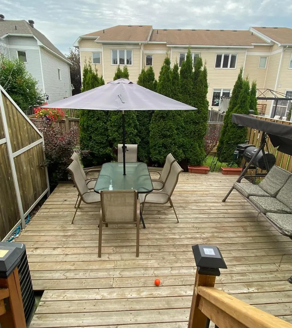 Cute 3 Bedrooms Townhouse In Kanata 오타와